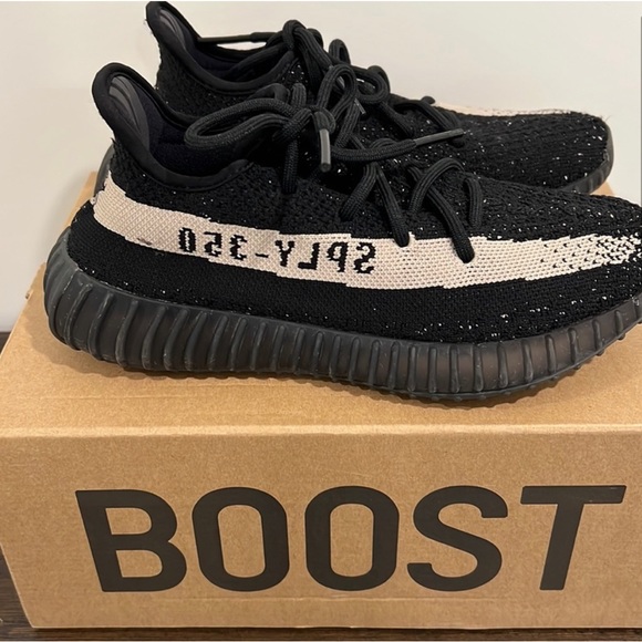 Yeezy Boost 350 V2 Oreo Men’s 5/ Women’s 7 - Picture 2 of 4